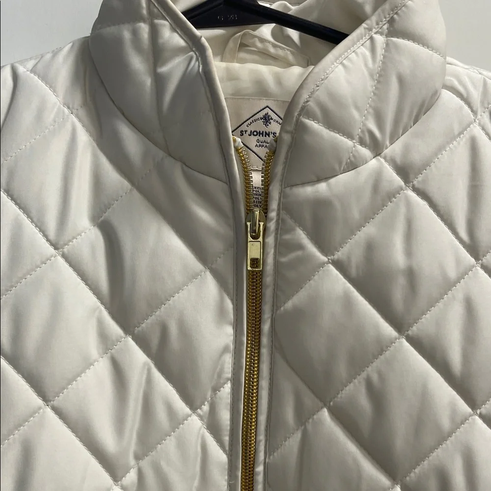 St. John's Bay Quilted White Vest - Picture 4 of 6